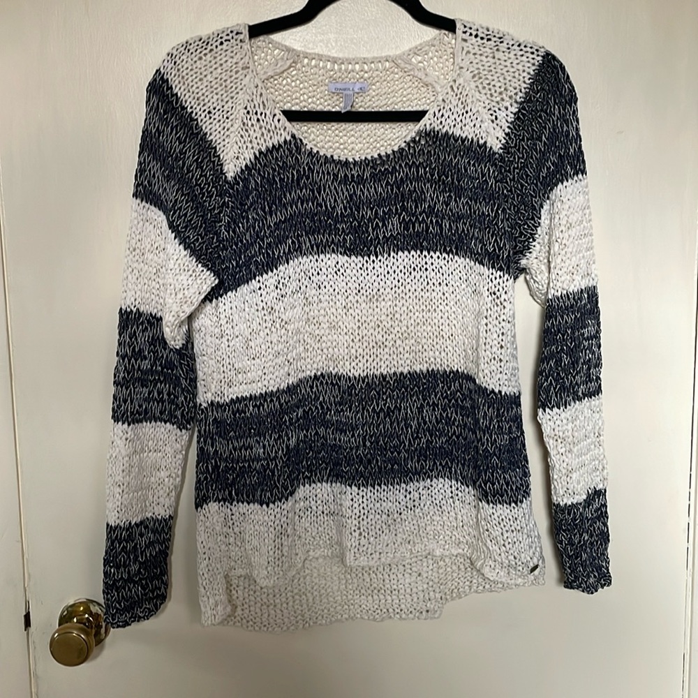 O’Neill 🌊 lightweight knit black & cream sweater. Medium. Very nice.